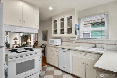 8317 30th Avenue NW, Seattle, WA 98117-3832 - Photo 6