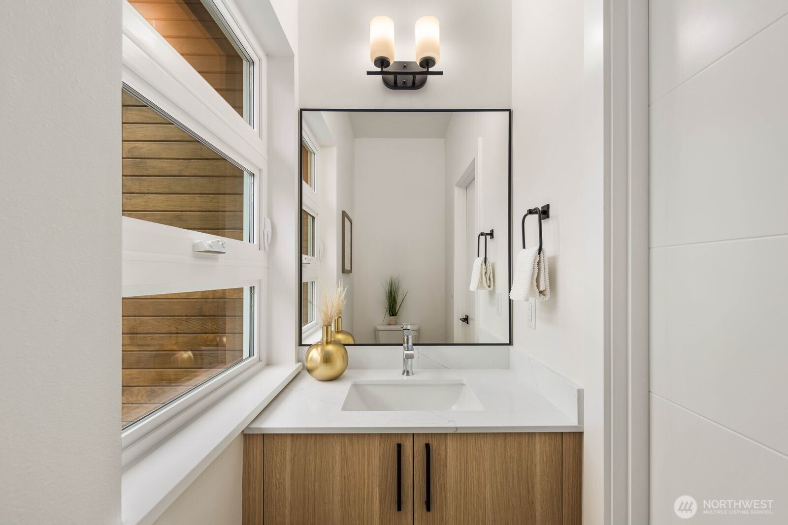 546 S Cloverdale Street #B, Seattle, WA 98108