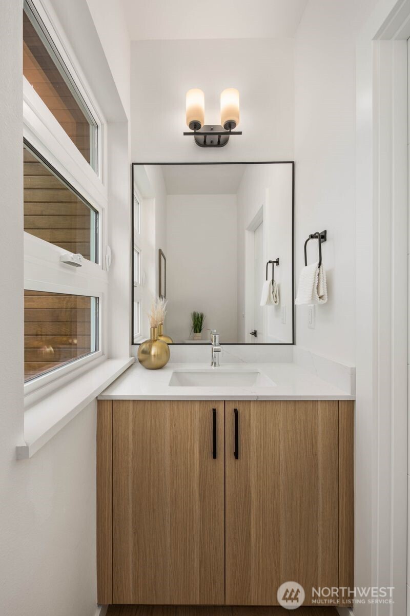 546 S Cloverdale Street #B, Seattle, WA 98108