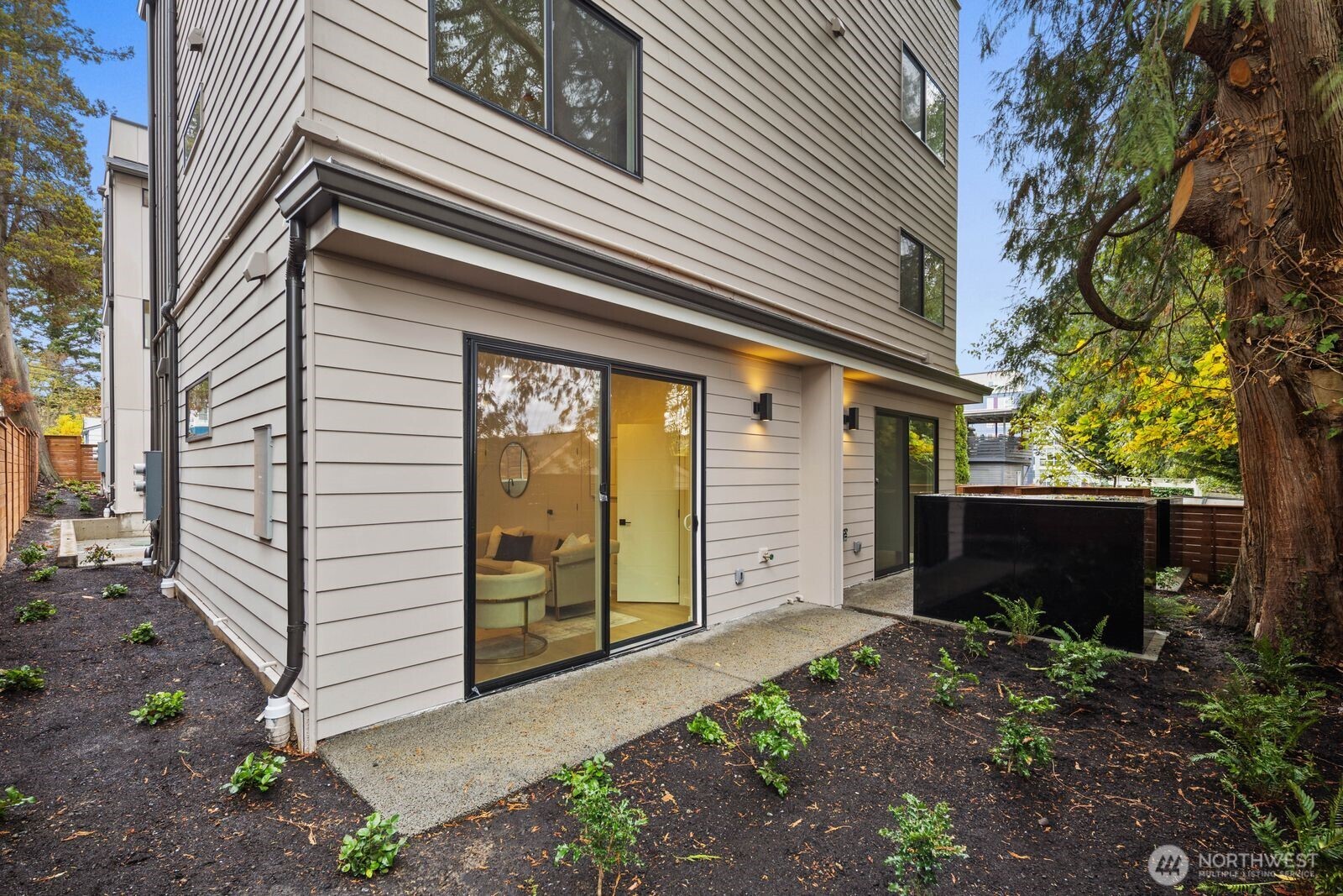 939 N 87th Street #A, Seattle, WA 98103