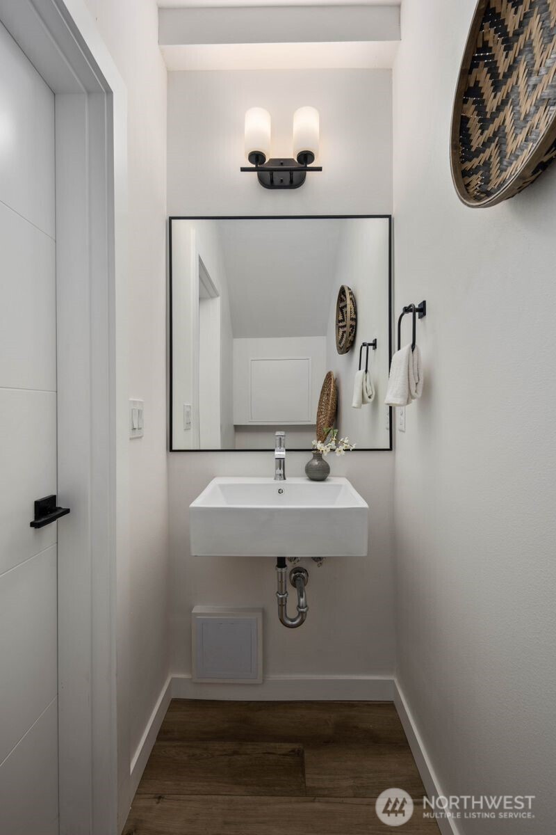 548 S Cloverdale Street #B, Seattle, WA 98108