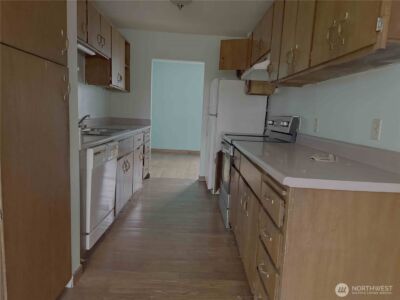 425 Sunnyhill Road W, Bremerton, WA 98312 - Photo 9