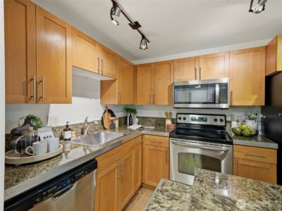 3661 Phinney Avenue N #107, Seattle, WA 98103 - Photo 22