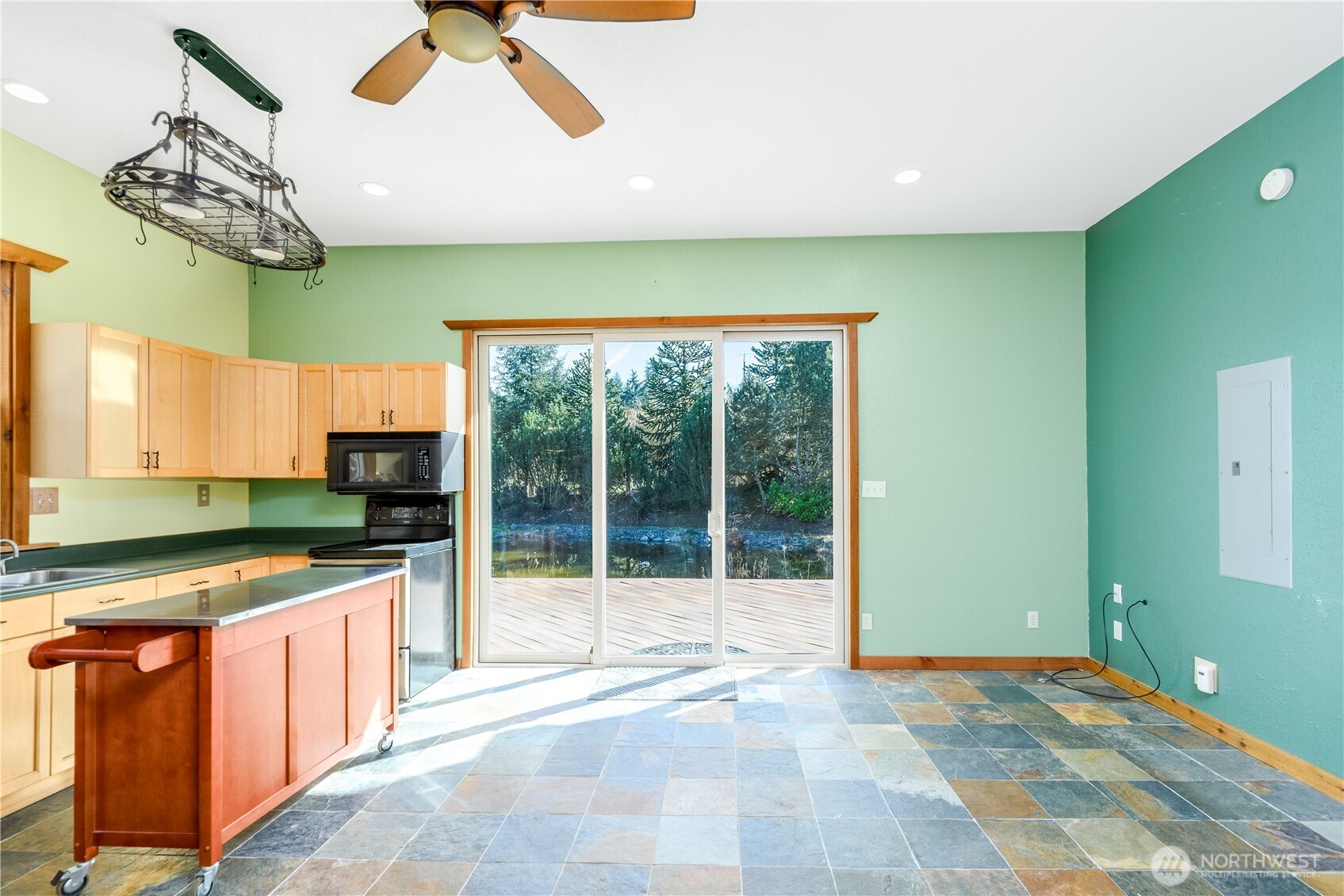 51 Gunn Road , Port Angeles, WA 98362