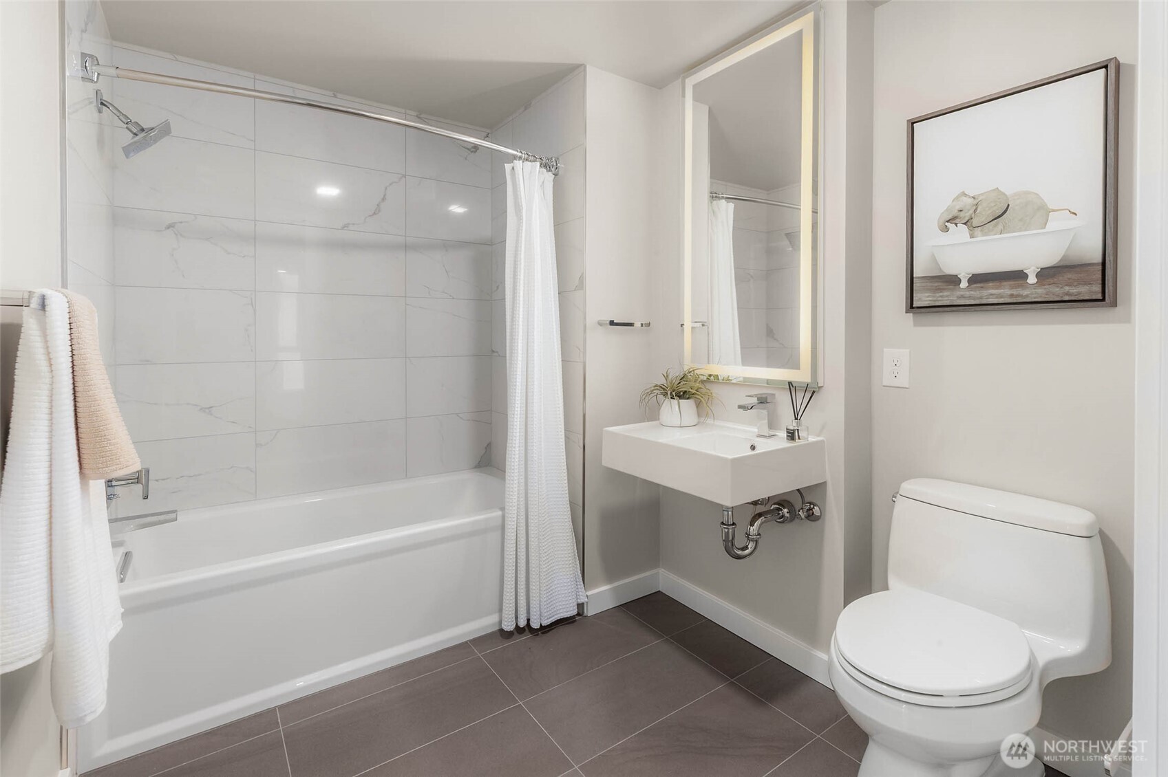 450 S Main St #901, Seattle, WA 98104