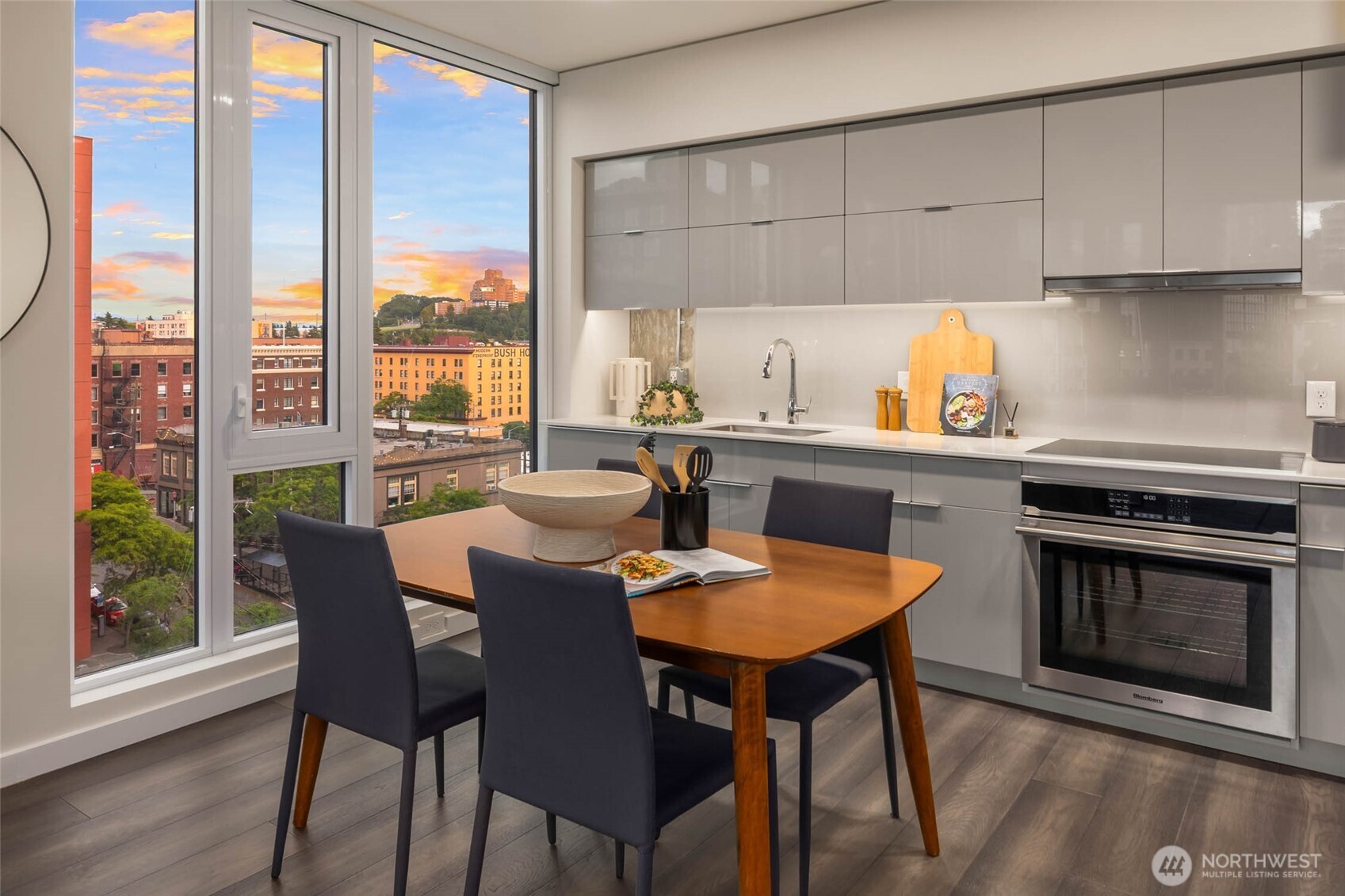 450 S Main St #901, Seattle, WA 98104