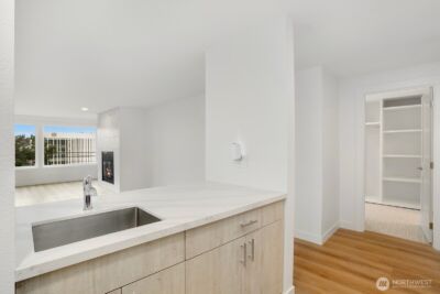 1028 Lakeview Boulevard E #4, Seattle, WA 98102 - Photo 15