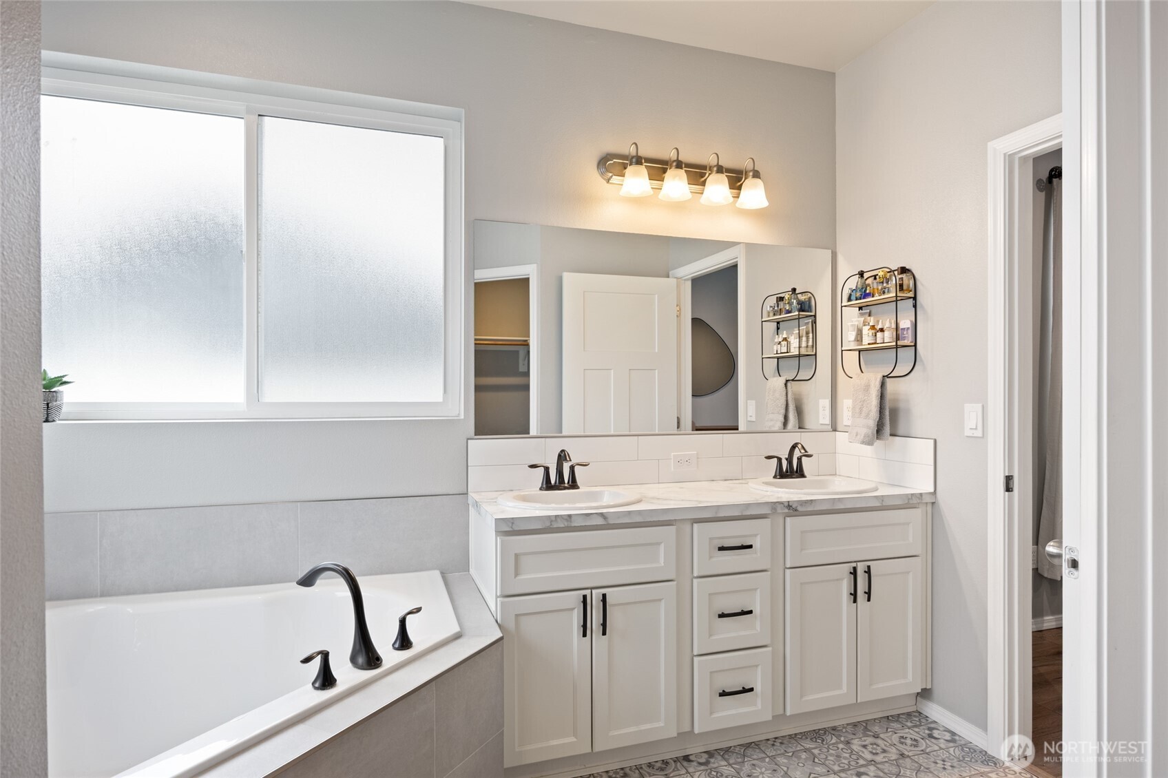 1512 S Madison Street , Moses Lake, WA 98837