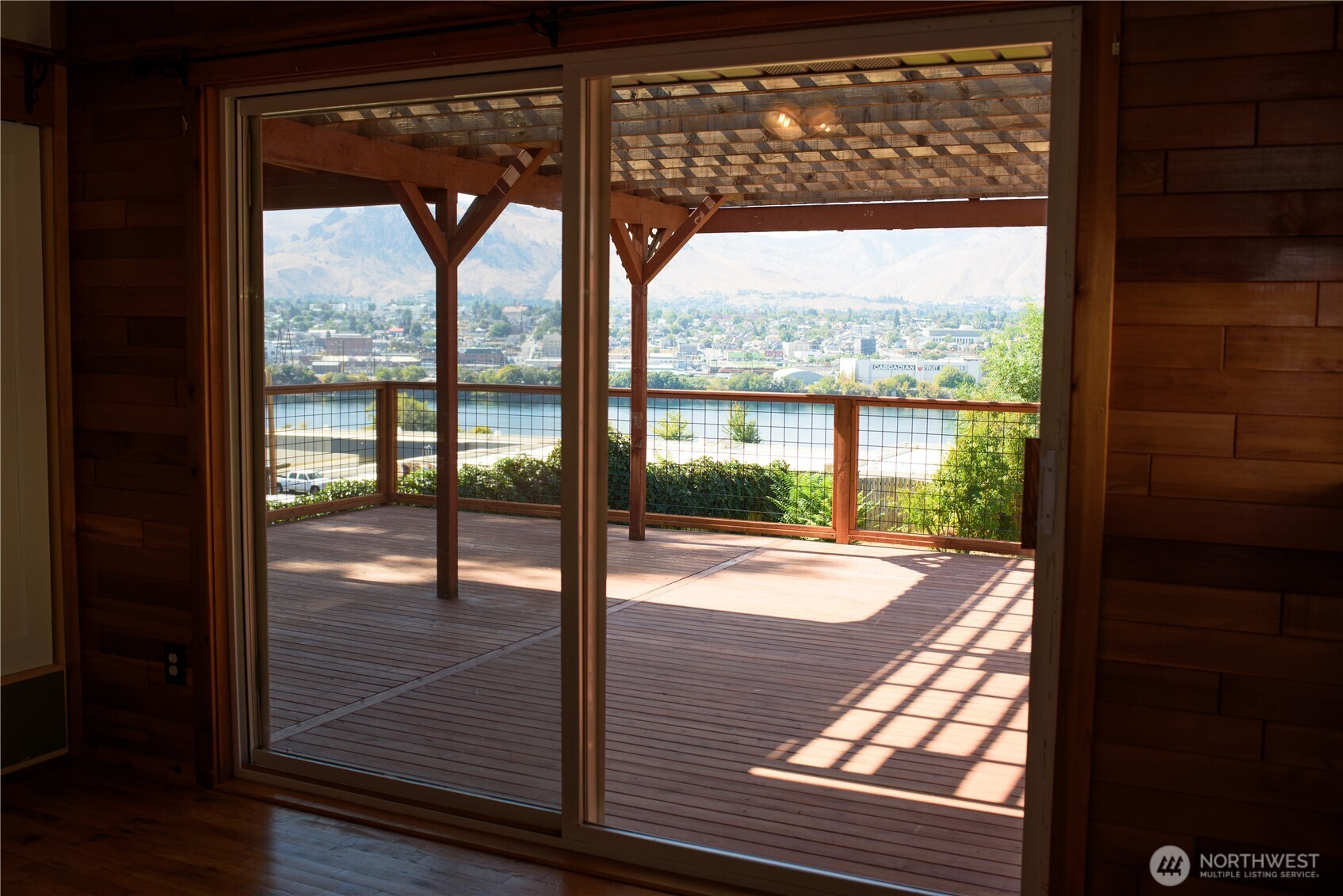 1218 N Ashland , East Wenatchee, WA 98802