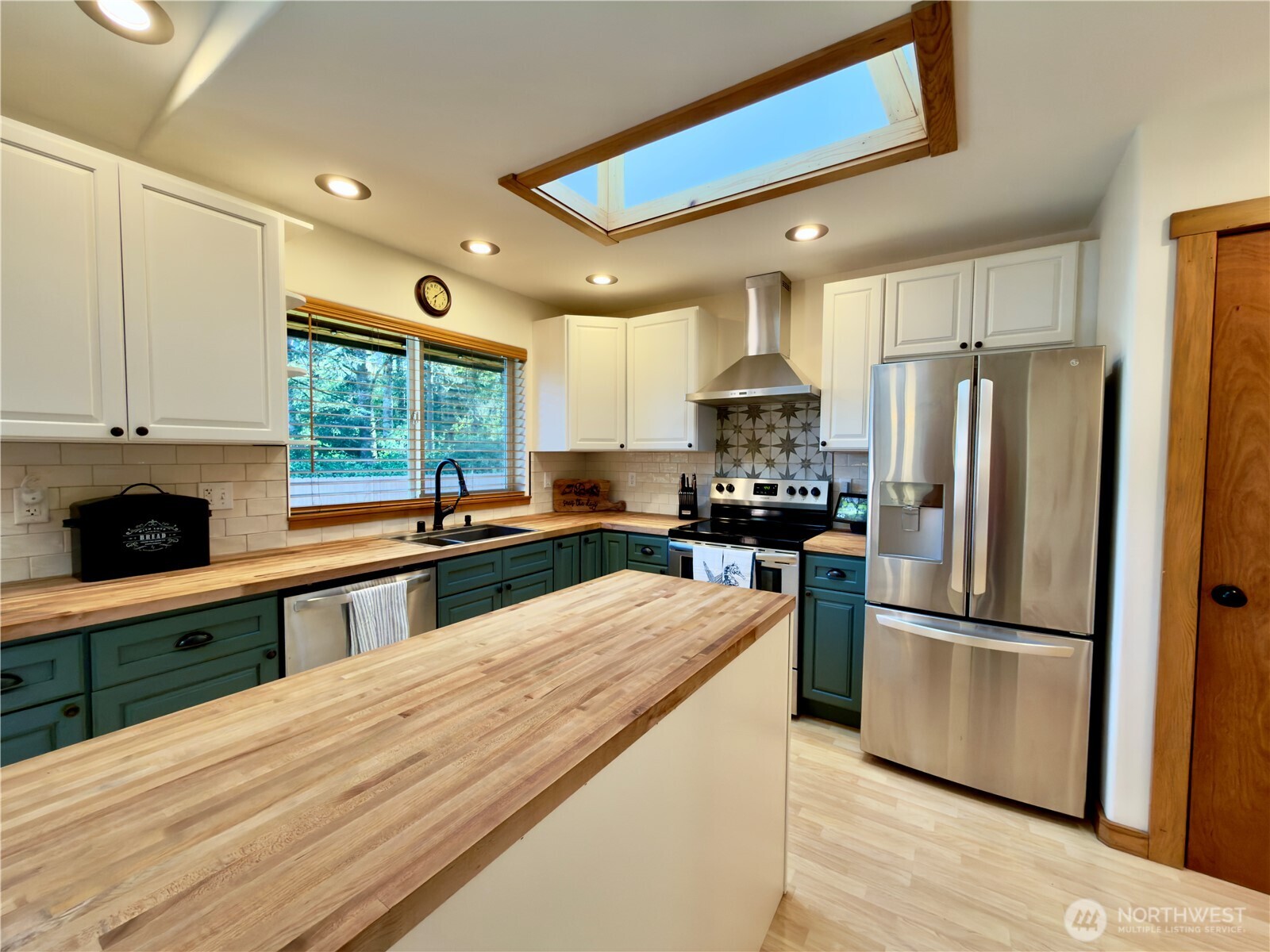 471 Kloshe Court SE, Ocean Shores, WA 98569