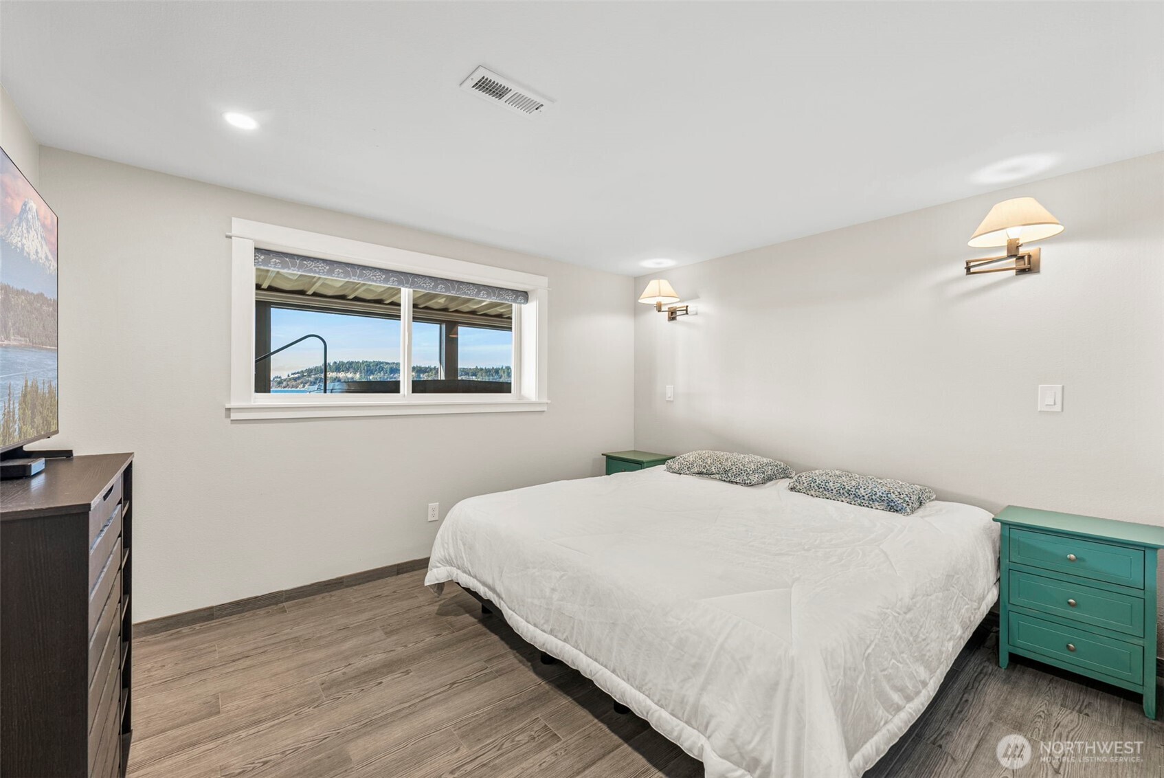 1816 Day Island Boulevard W, University Place, WA 98466