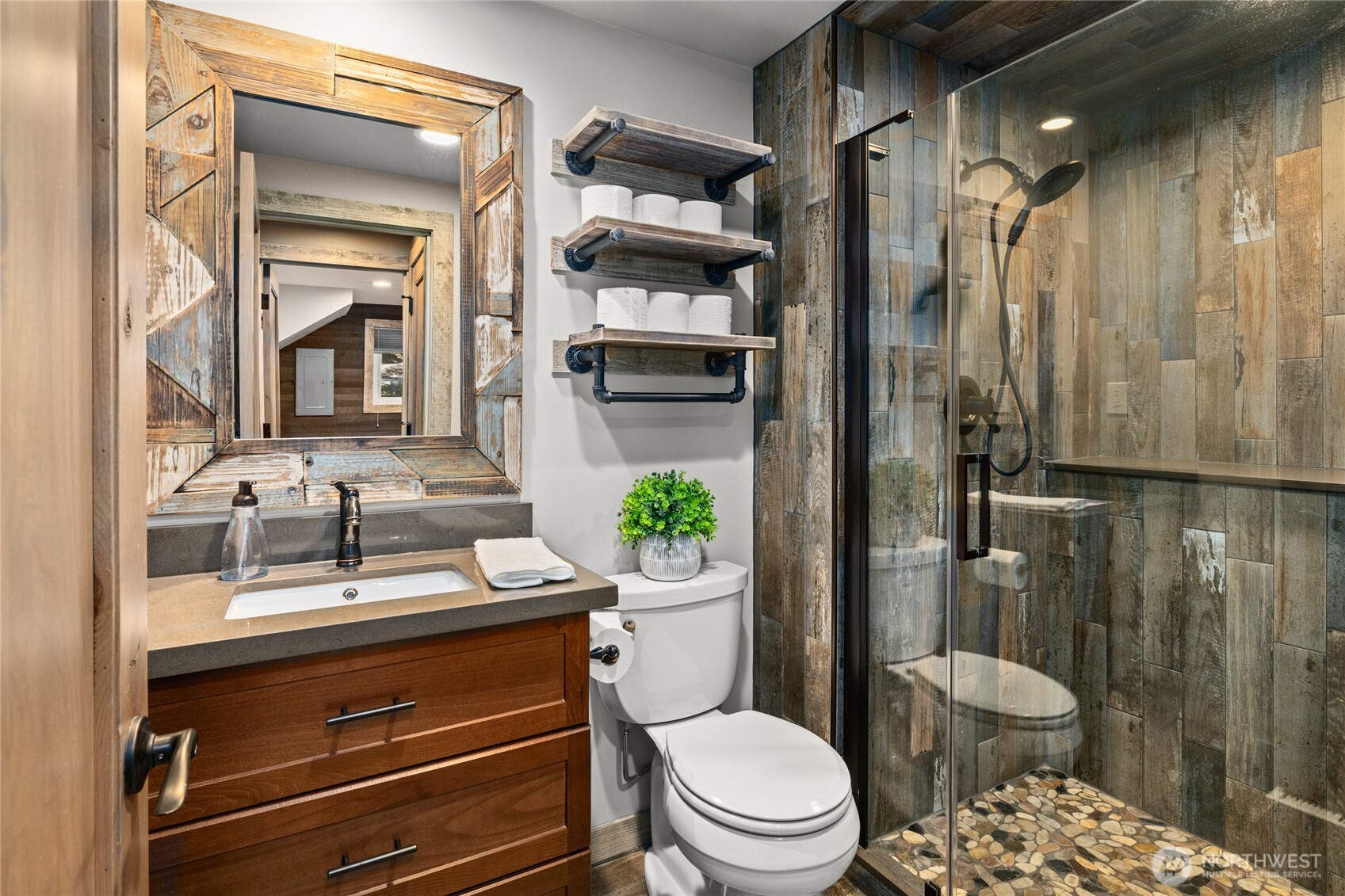 221 W Lakedale Drive , Ronald, WA 98940