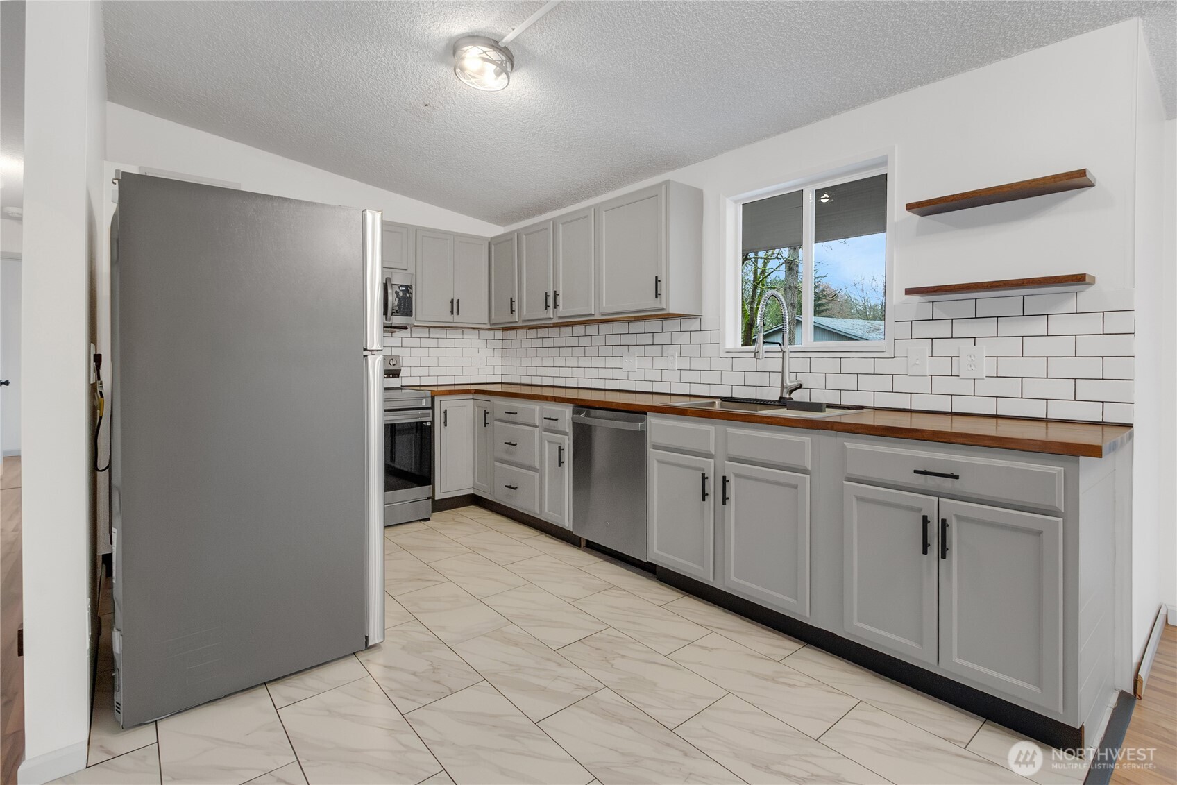 25909 216th Place SE, Maple Valley, WA 98038