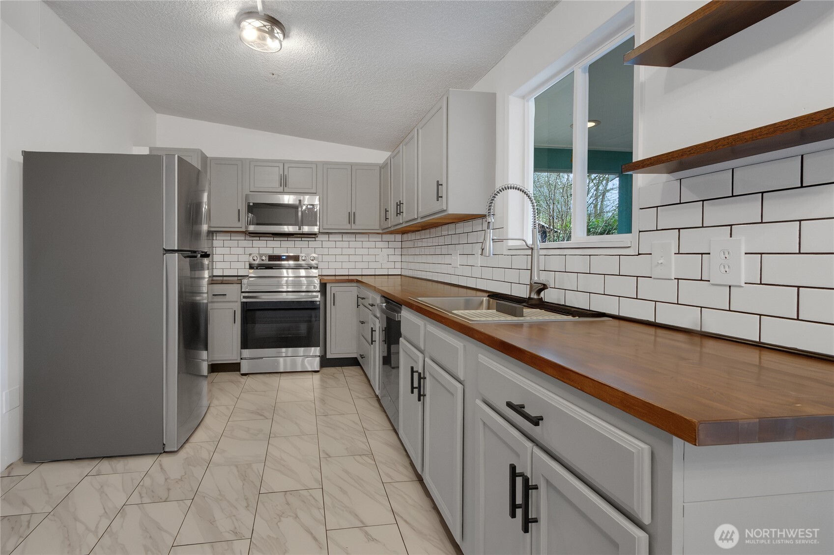 25909 216th Place SE, Maple Valley, WA 98038