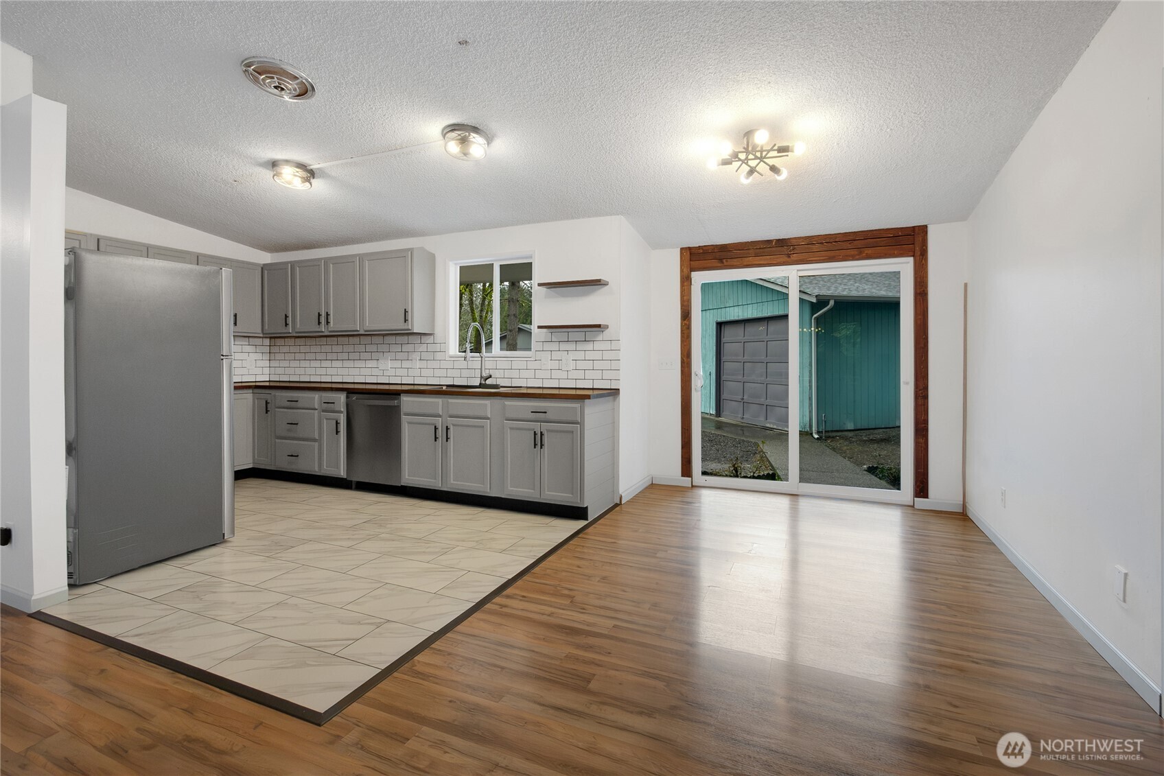 25909 216th Place SE, Maple Valley, WA 98038