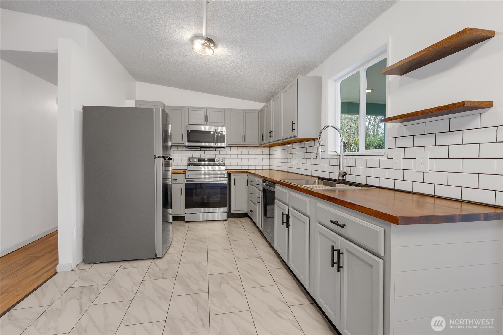 25909 216th Place SE, Maple Valley, WA 98038