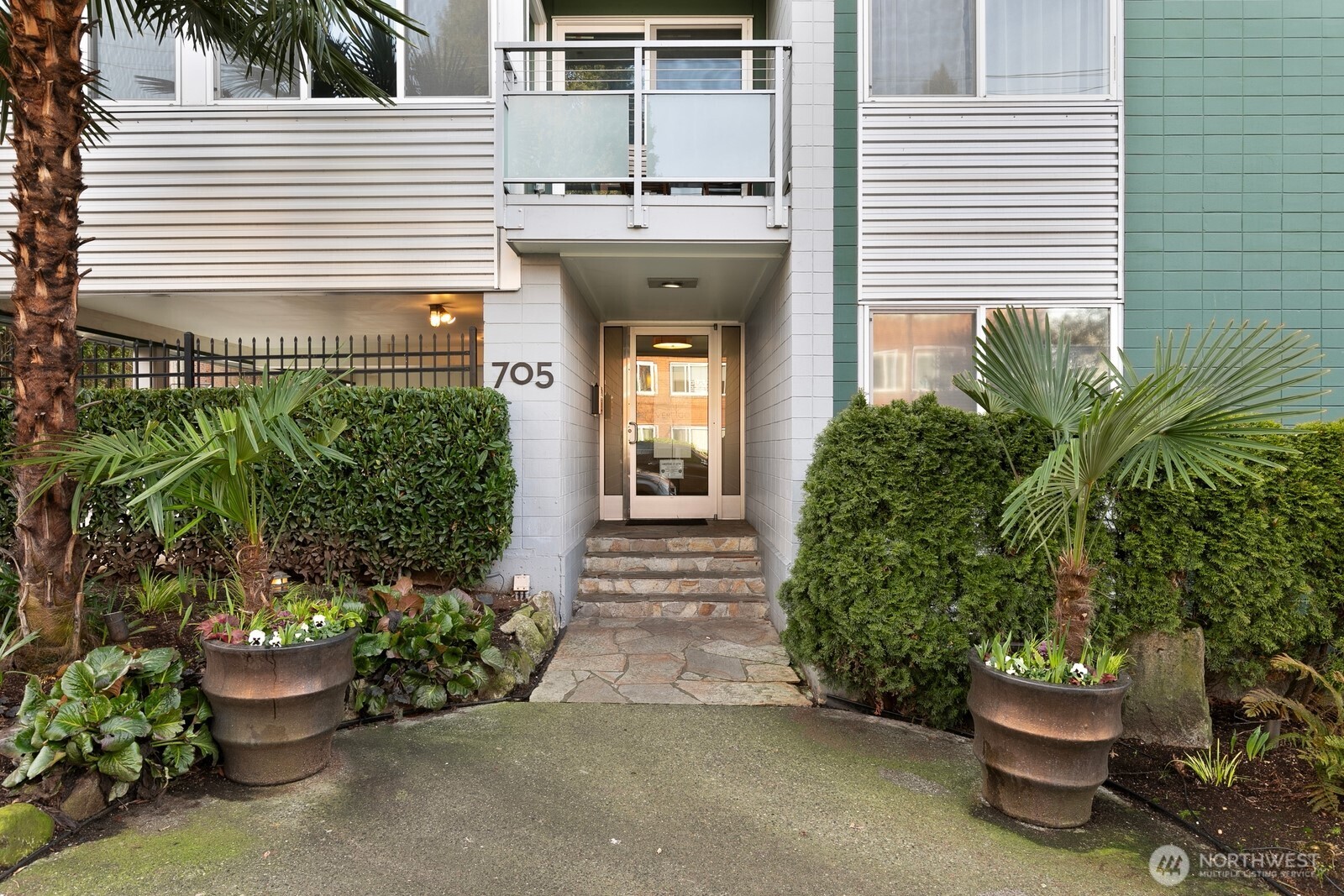 705 E Republican St #303, Seattle, WA 98012