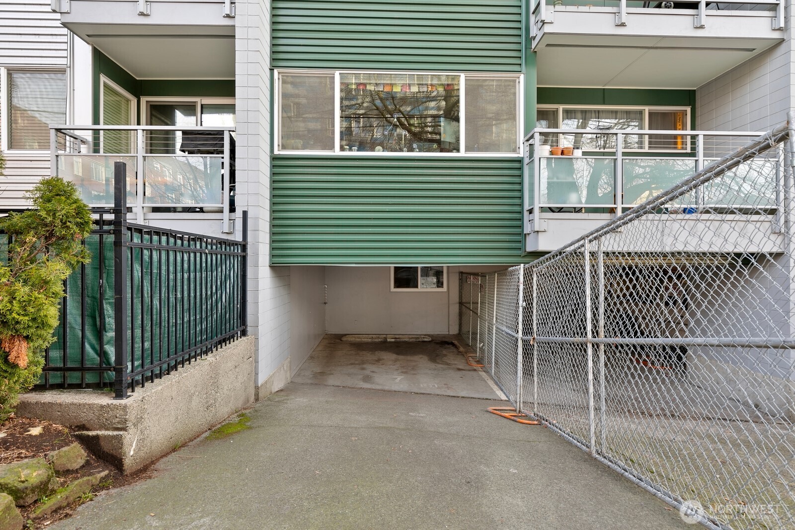 705 E Republican St #303, Seattle, WA 98012