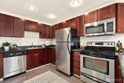 705 E Republican St #303, Seattle, WA 98012 - Photo 10