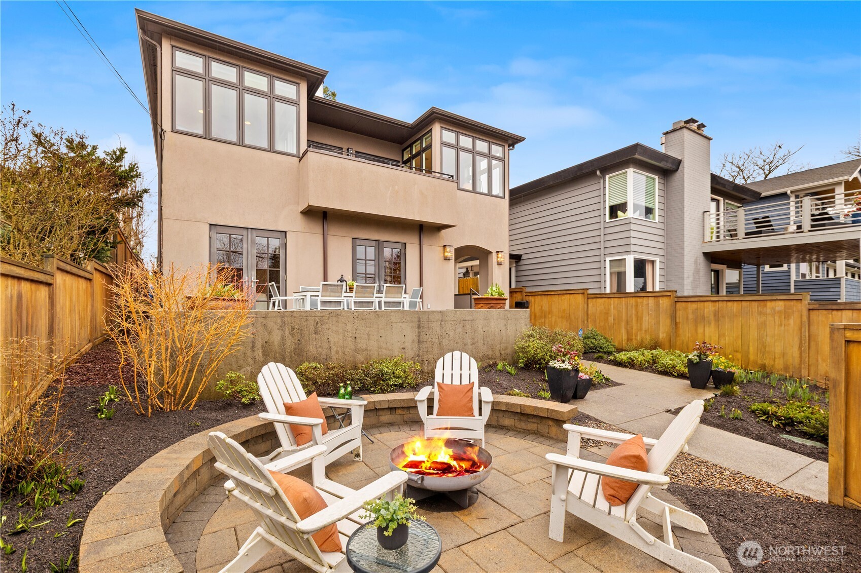 3773 SW Grayson Street , Seattle, WA 98126