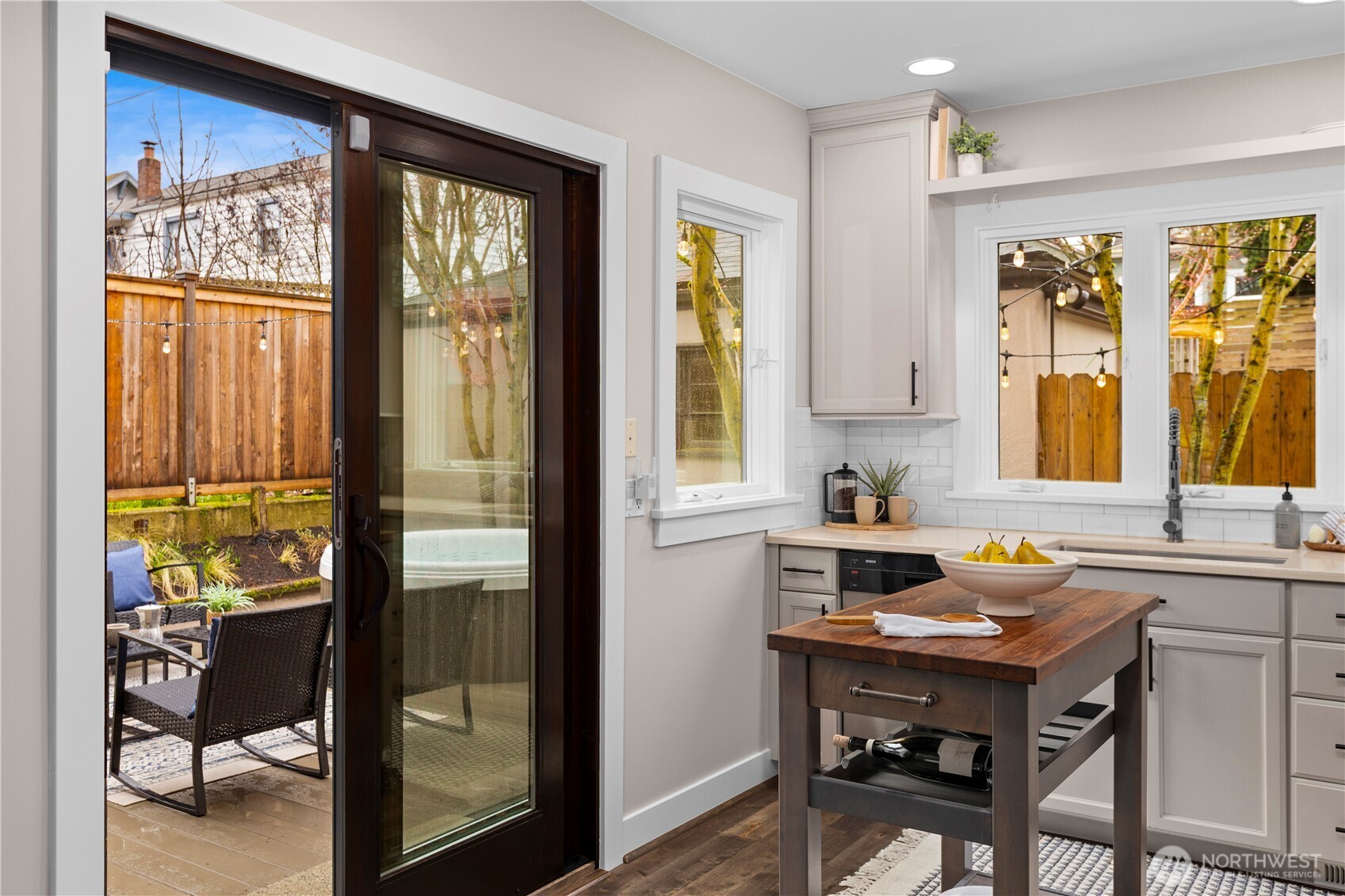 3773 SW Grayson Street , Seattle, WA 98126