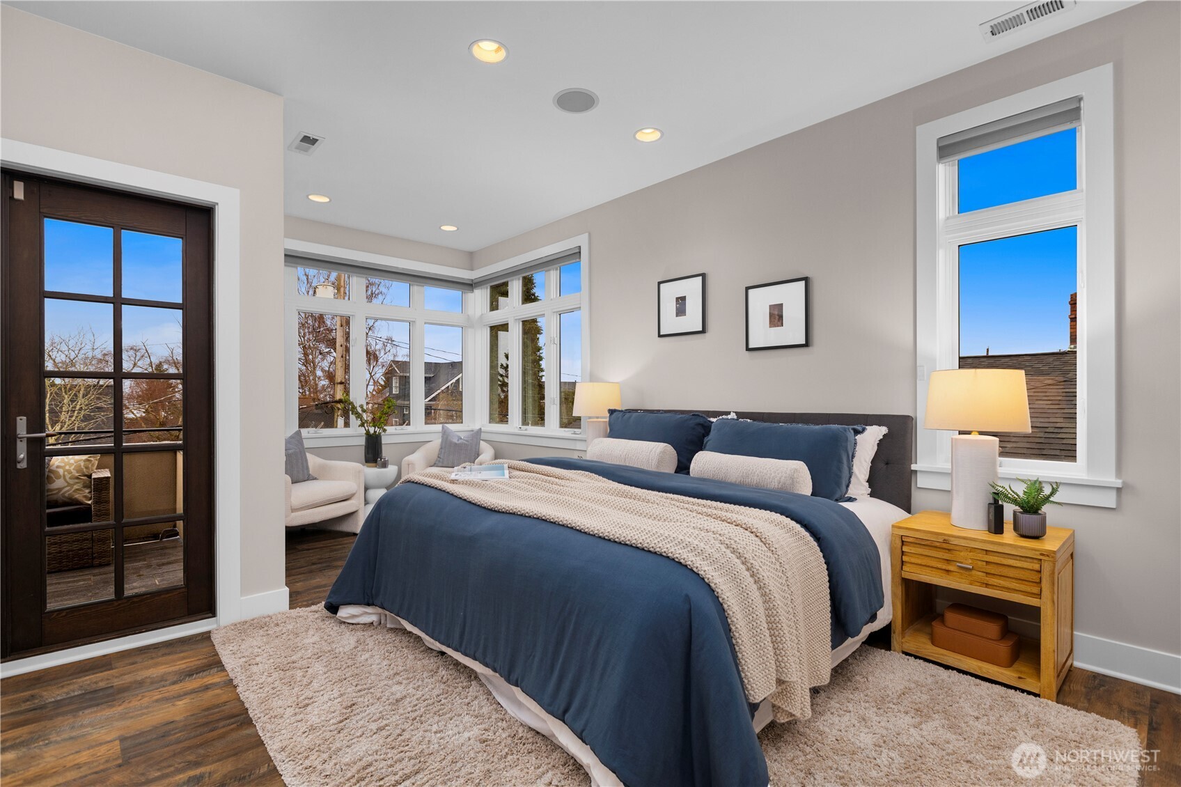 3773 SW Grayson Street , Seattle, WA 98126