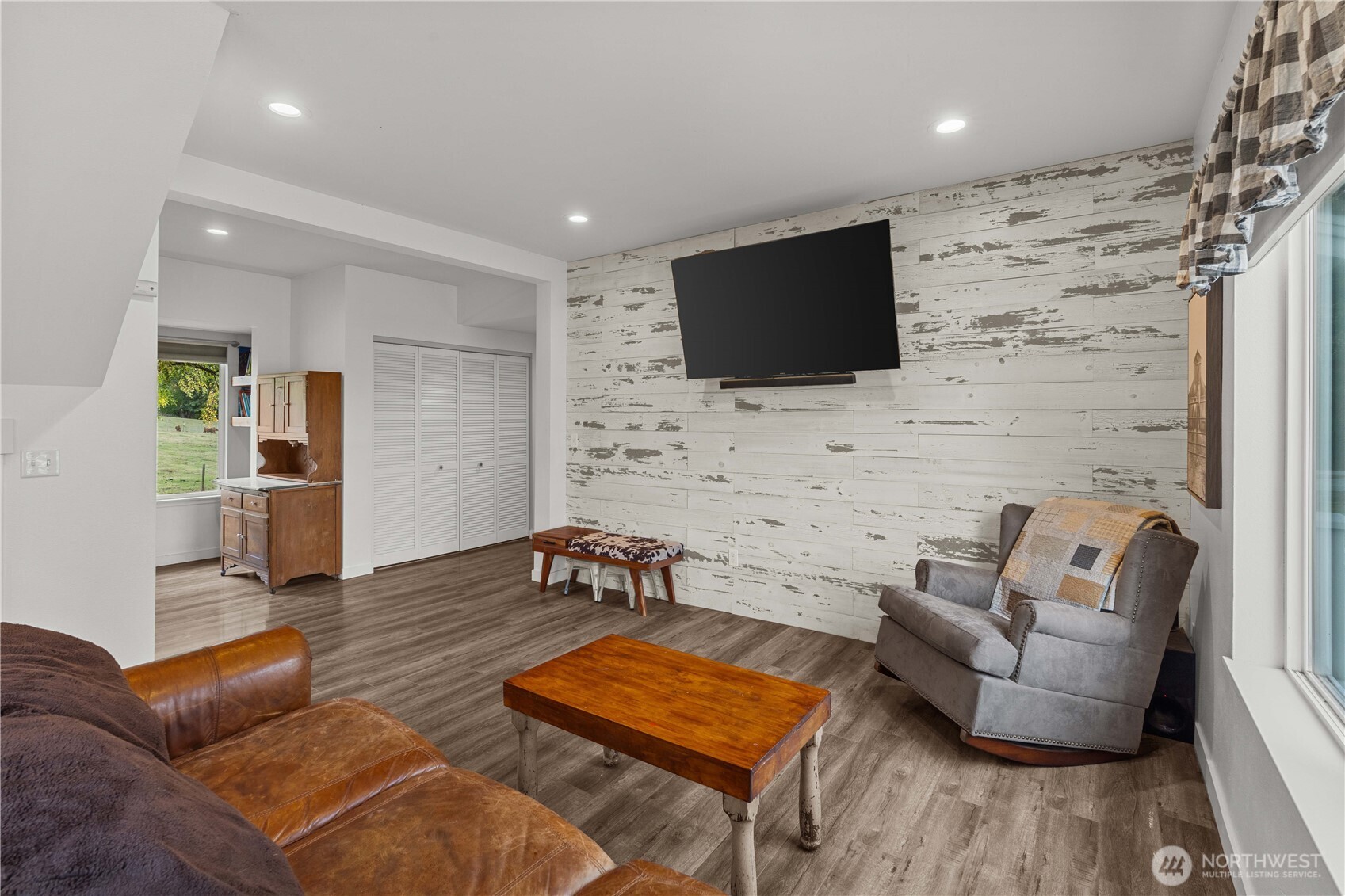 23610 94th Ave E , Graham, WA 98338