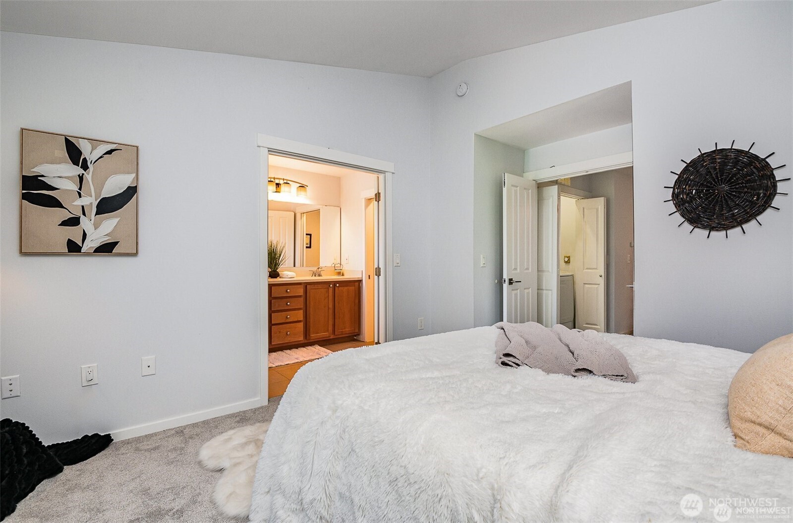 5523 Lakemont Boulevard SE #604, Bellevue, WA 98006