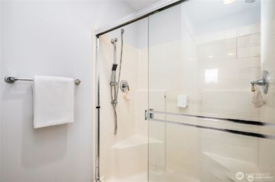 5523 Lakemont Boulevard SE #604, Bellevue, WA 98006 - Photo 25