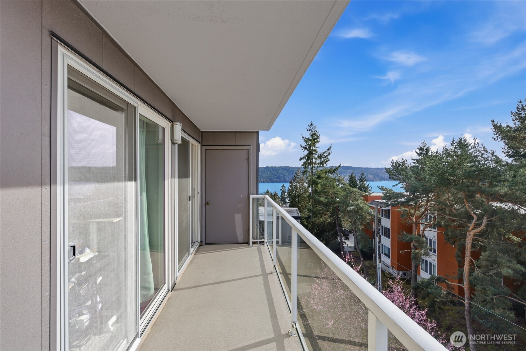 15020 Bothell Way NE #406, Lake Forest Park, WA 98155