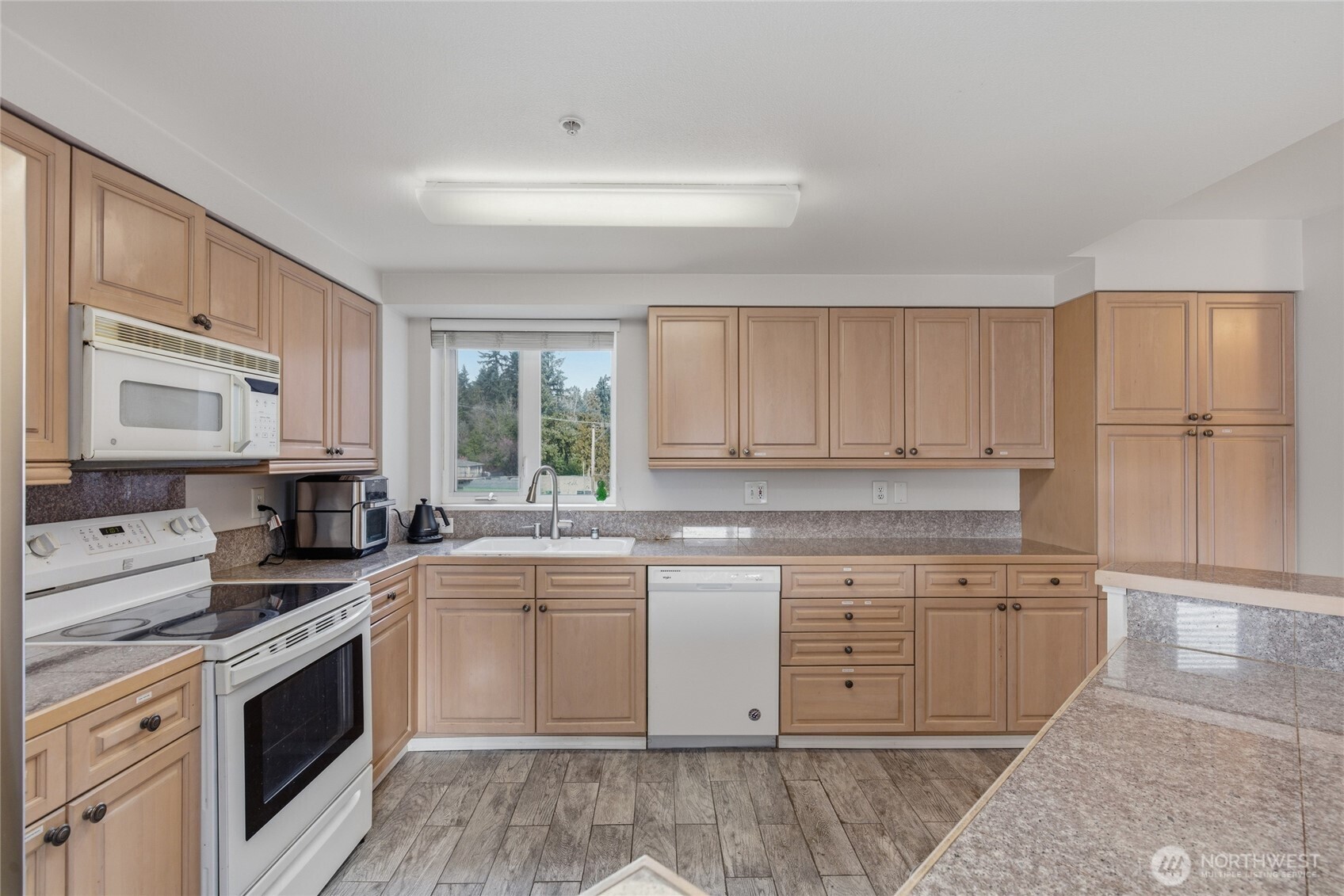 15020 Bothell Way NE #406, Lake Forest Park, WA 98155