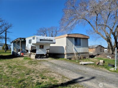 217 S Oak Avenue , Warden, WA 98857 - Photo 2