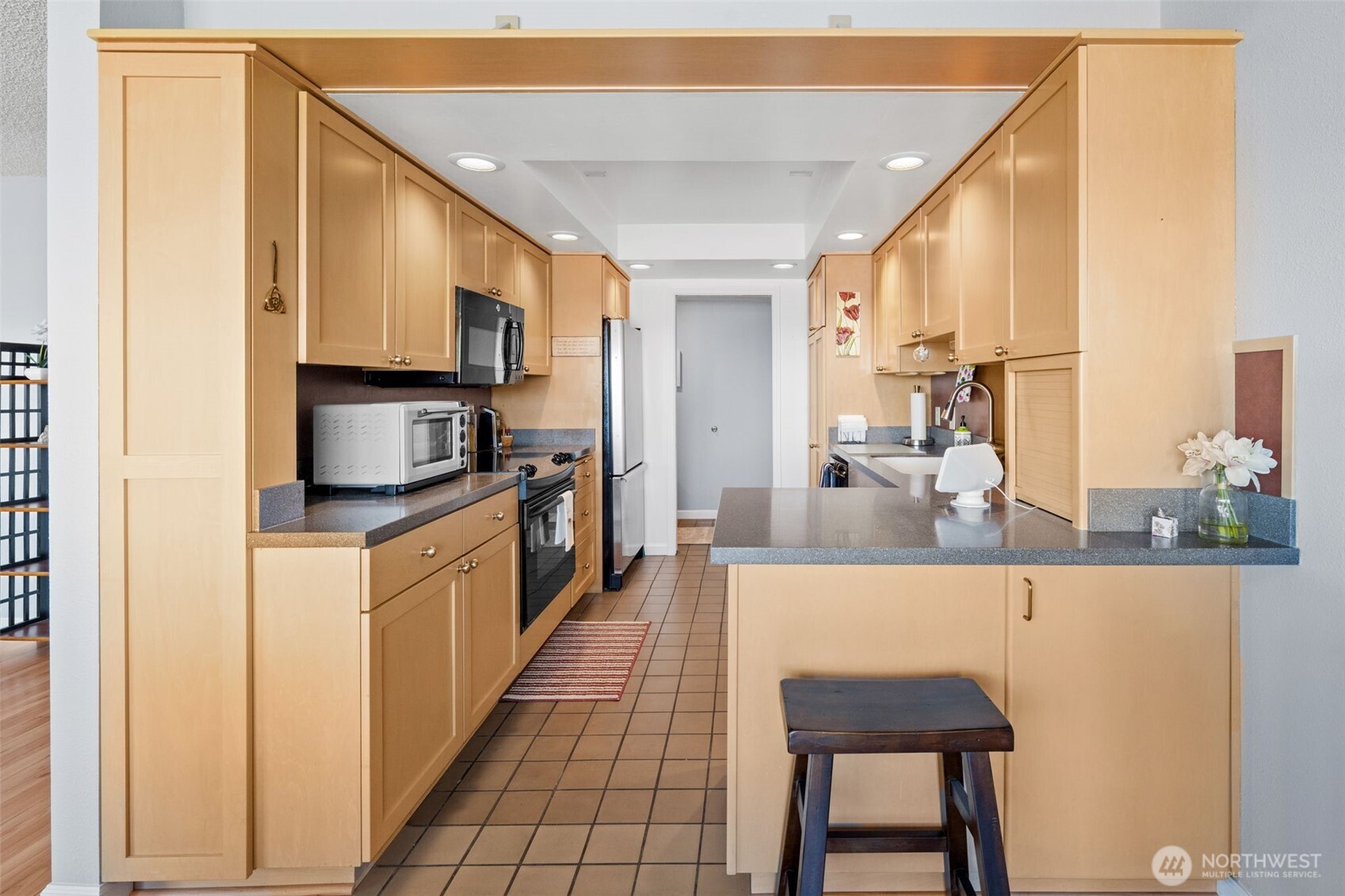 28313 Redondo Way S #102, Des Moines, WA 98198