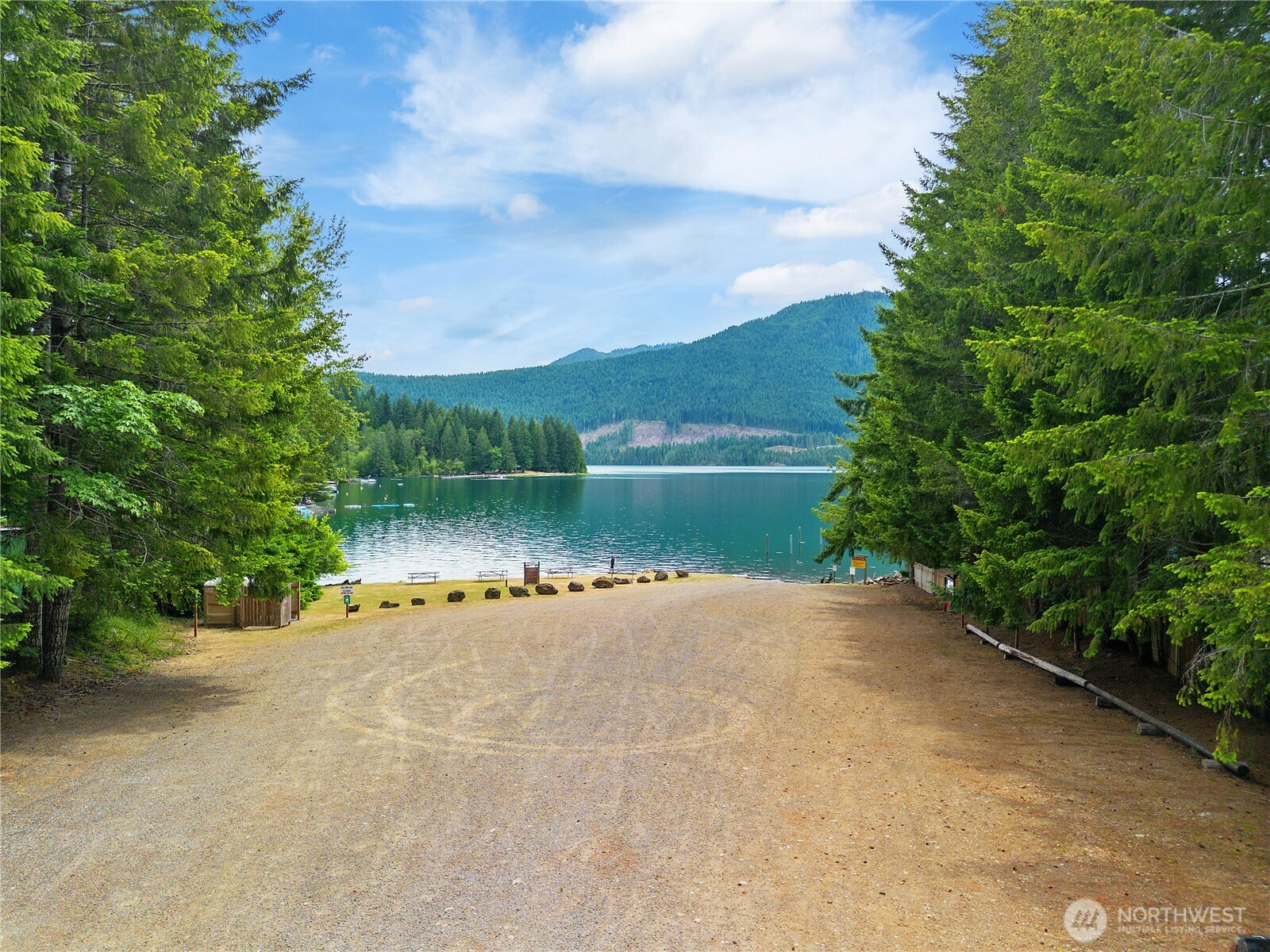 11 N Kitsap Place N, Hoodsport, WA 98548