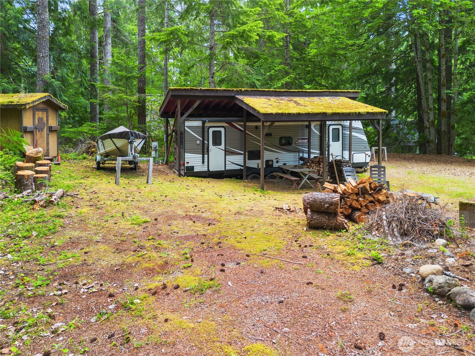 11 N Kitsap Place N, Hoodsport, WA 98548