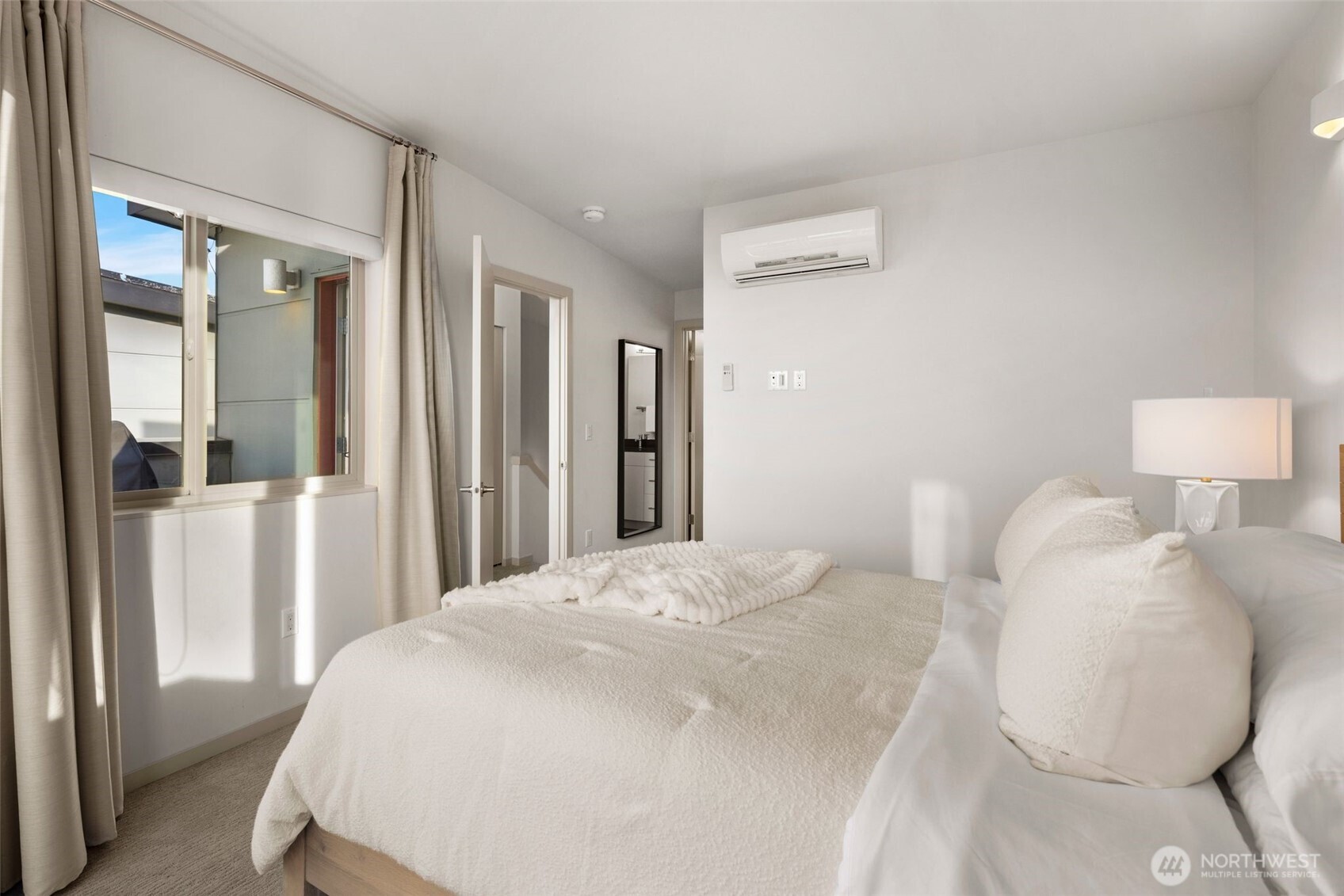 2422 55th Avenue SW, Seattle, WA 98116