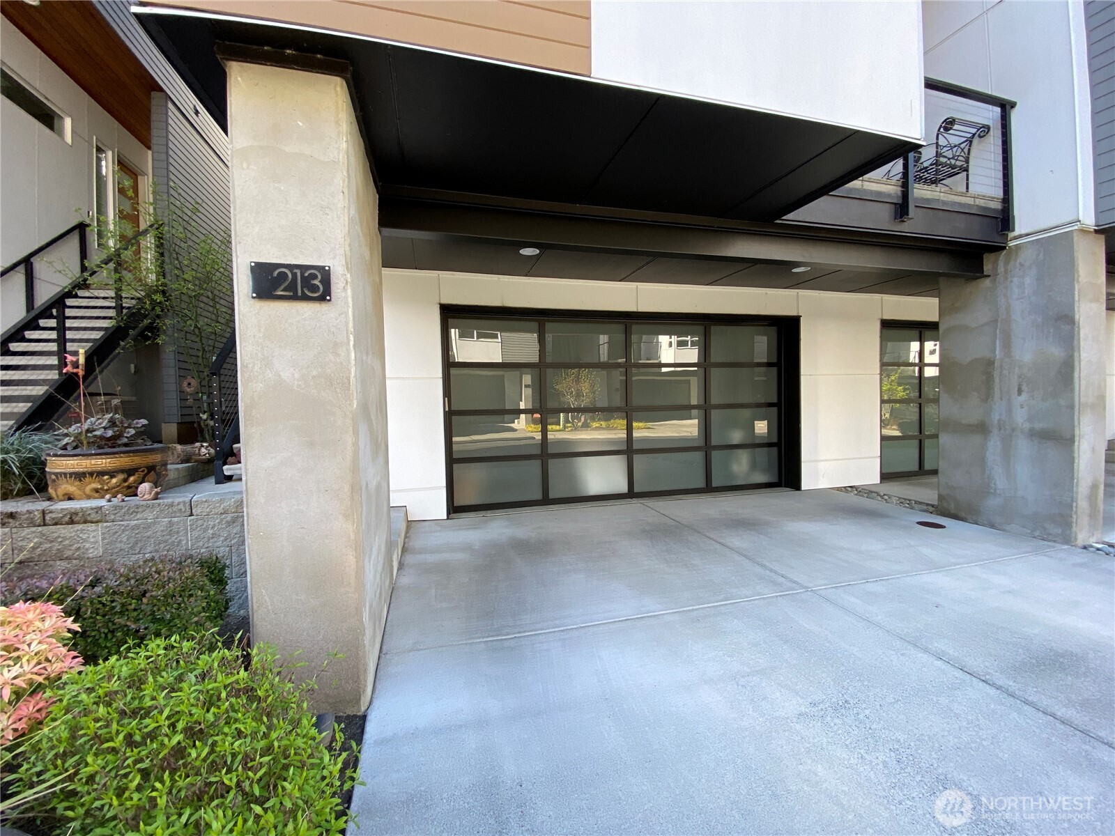 213 4th Court S, Kirkland, WA 98033