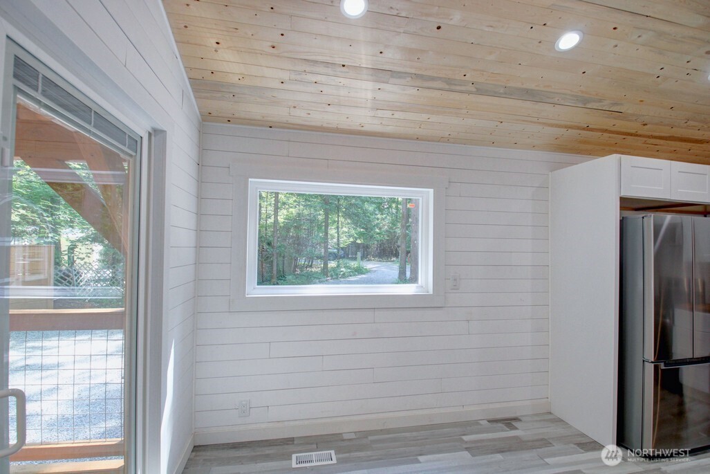 92 Riverside Drive , Deming, WA 98244