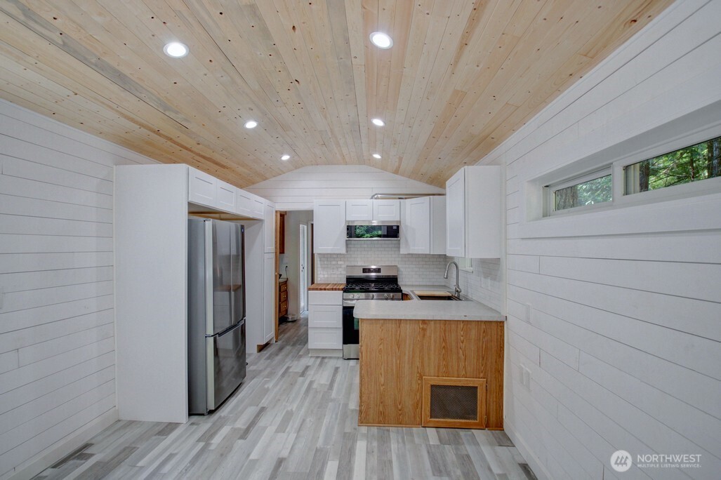 92 Riverside Drive , Deming, WA 98244