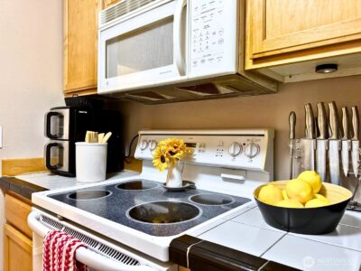 330 Elm St #201, Everett, WA 98203 - Photo 7