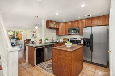 1049 Madison Avenue N, Bainbridge Island, WA 98110 - Photo 10