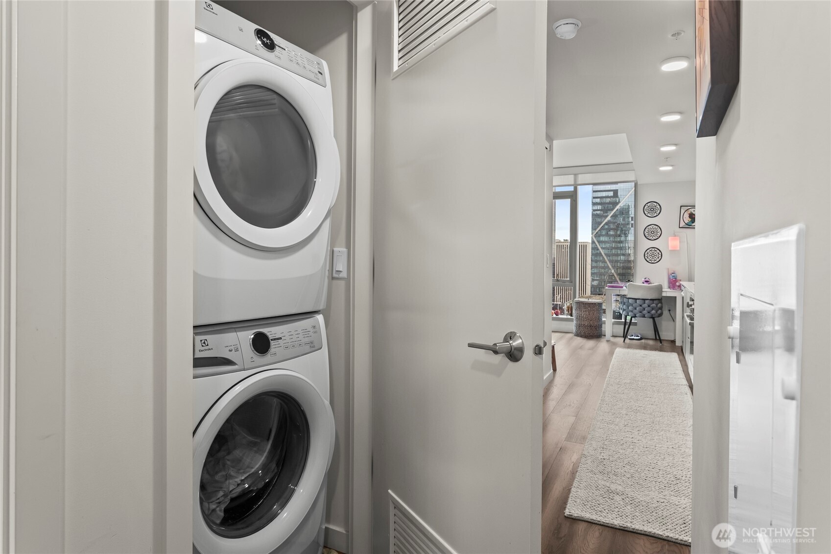 800 Columbia Street #703, Seattle, WA 98104