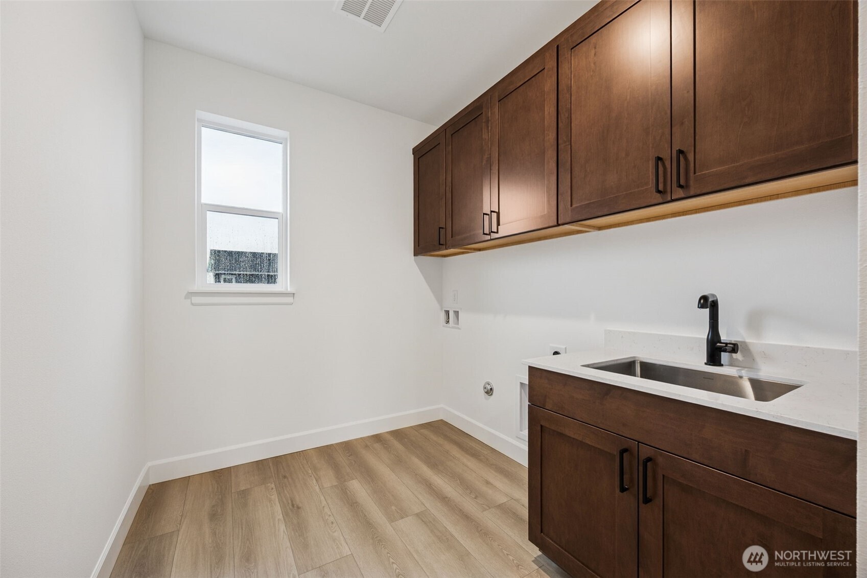 2207 Oak Court #8, Milton, WA 98354