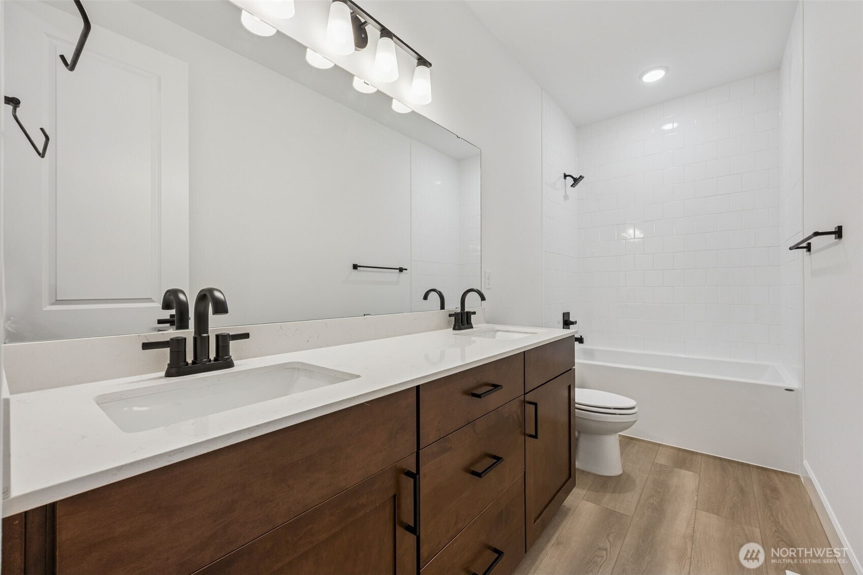 2207 Oak Court #8, Milton, WA 98354