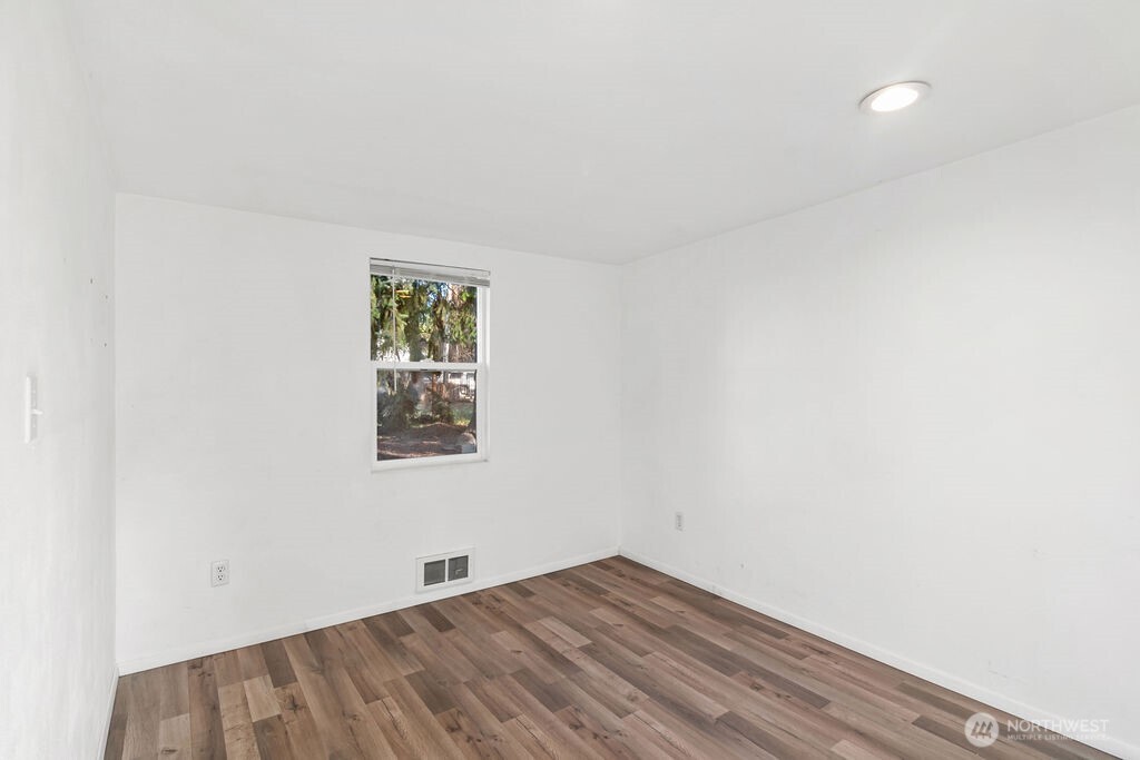 107 E Section Street , Mount Vernon, WA 98273