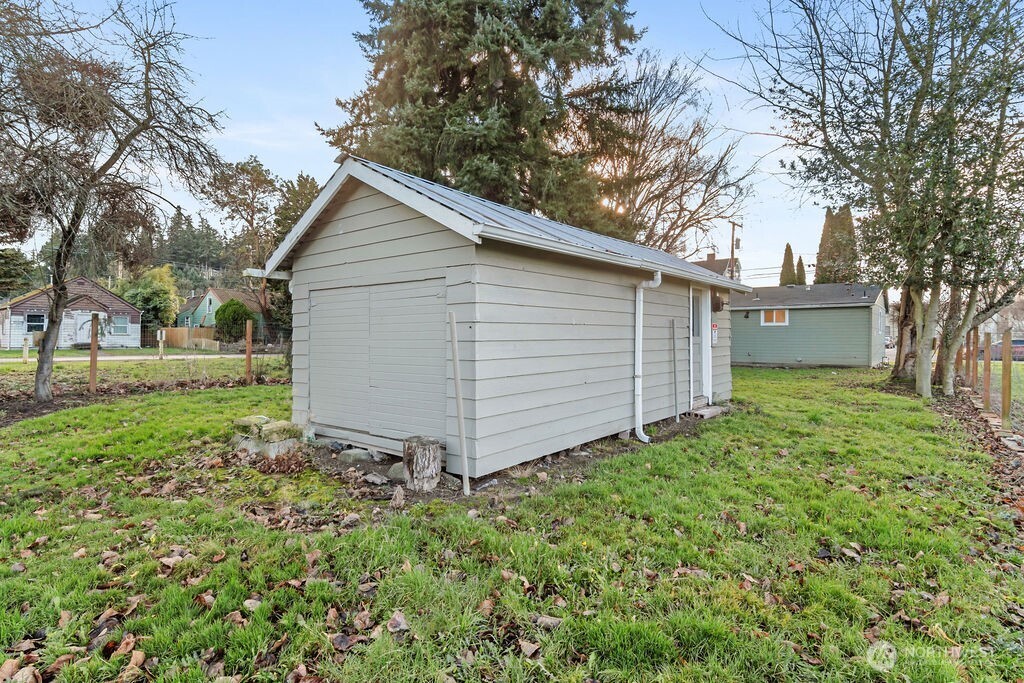 107 E Section Street , Mount Vernon, WA 98273