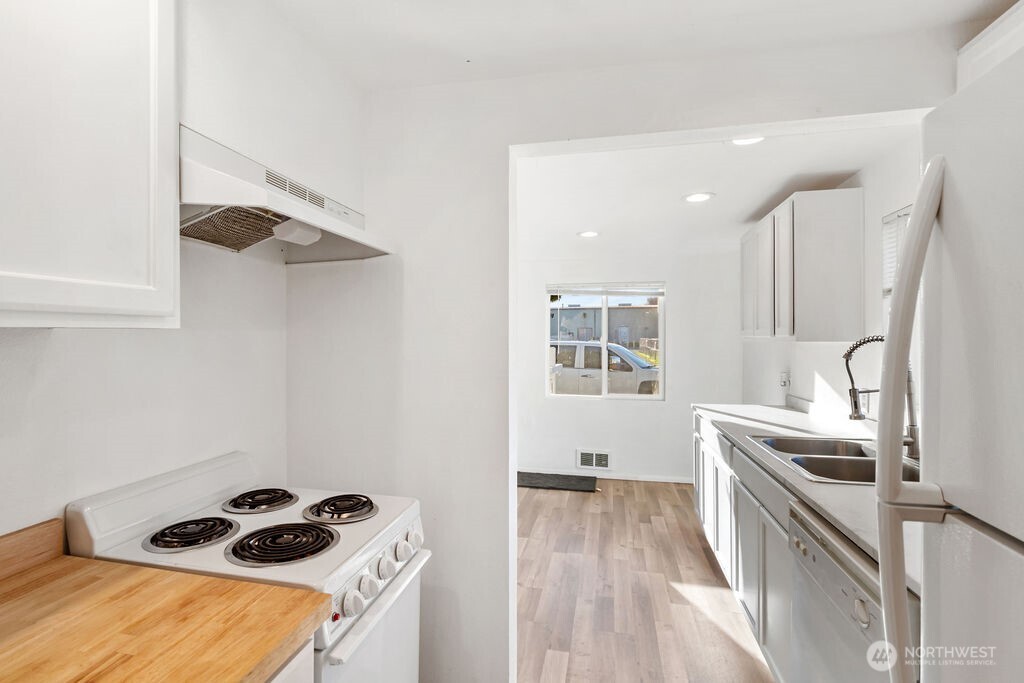 107 E Section Street , Mount Vernon, WA 98273