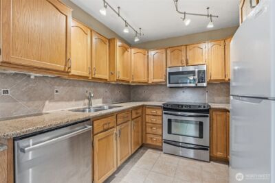 133 W Beacon Hill Drive , Longview, WA 98632 - Photo 3