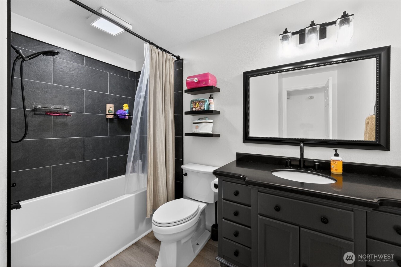 2270 Wellman Place , Oak Harbor, WA 98277