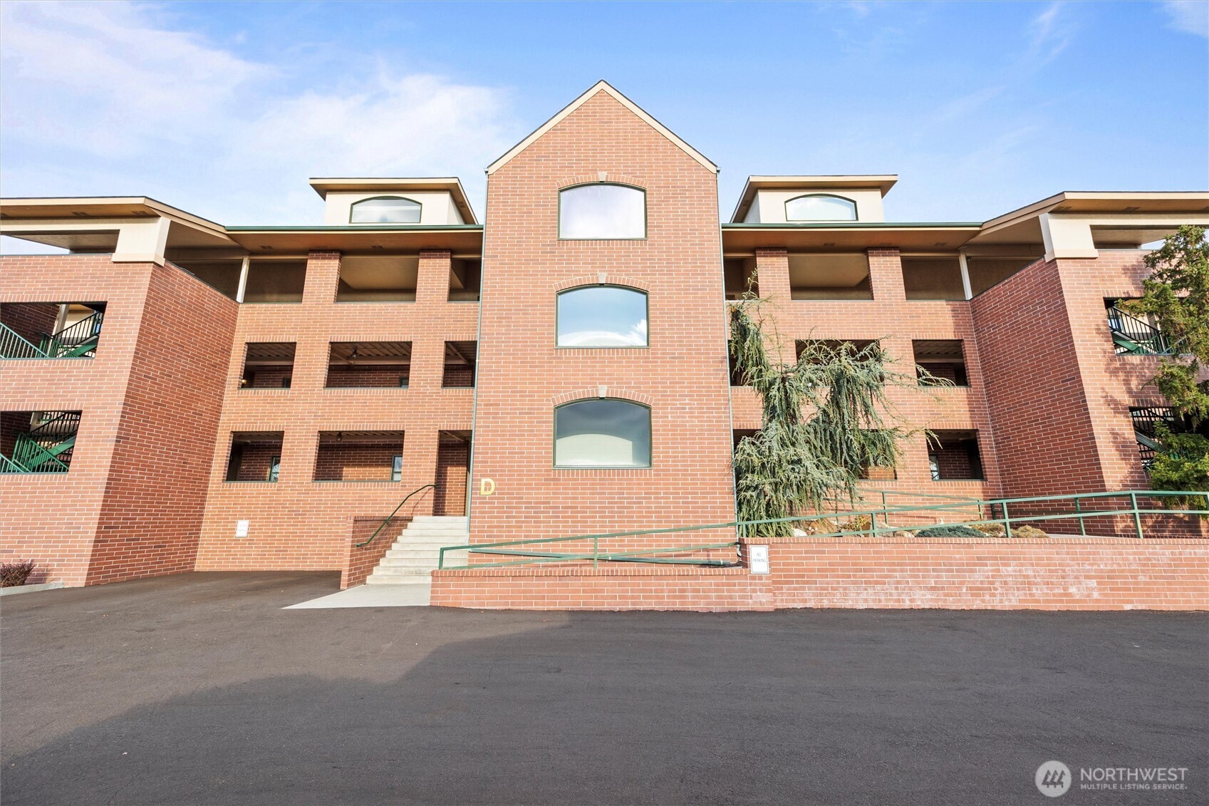 300 Columbia Point Drive #D101, Richland, WA 99352